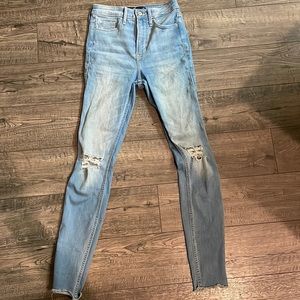 HOLLISTER SKINNY JEANS SIZE 1 REGULAR